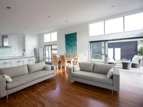 Waikanae Retreat - Waikanae Beach Holiday Home in ไวคาเน Waikanae Retreat - Waikanae Beach Holiday Home in ไวคาเน