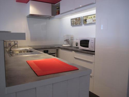 Konyha, L'Esperluette in Suze La Rousse Konyha, L'Esperluette in Suze La Rousse