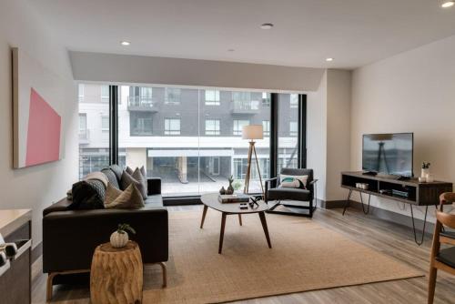 Modern & Spacious 2-Bedroom DTLA