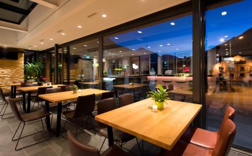 مطعم, Posthotel Lechtal, Arlberg in هولزجاو مطعم, Posthotel Lechtal, Arlberg in هولزجاو