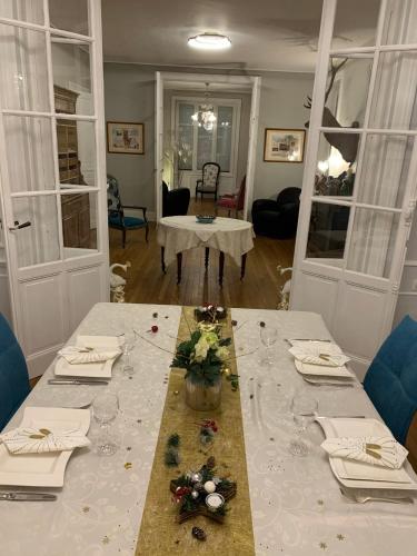 Bankett-terem, La Maison Bleue « La Charade » in Thaon Les Vosges Bankett-terem, La Maison Bleue « La Charade » in Thaon Les Vosges