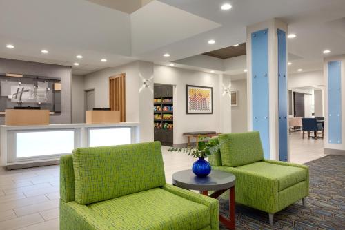 Lobby, Holiday Inn Express Hotel & Suites Merced By IHG in Merced (CA) Lobby, Holiday Inn Express Hotel & Suites Merced By IHG in Merced (CA)