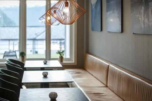 Bar/ Salón, Vøringfoss Hotel in Eidfjord City Center Bar/ Salón, Vøringfoss Hotel in Eidfjord City Center