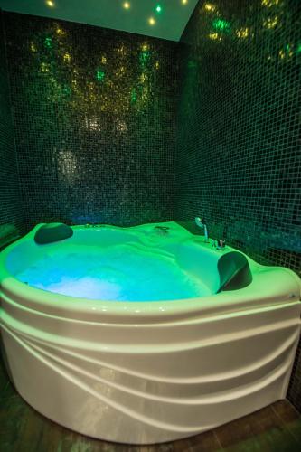 Bathroom, Hotel Caravita in Pantheon Bathroom, Hotel Caravita in Pantheon