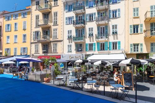 Amazing 3 Bdrs and Garden Place du Pin Parking !