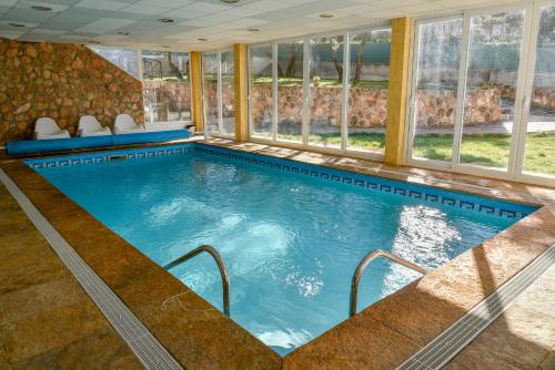 مسبح, Casa Puente Albor PISCINA CLIMATIZADA in Los Angeles de San Rafael مسبح, Casa Puente Albor PISCINA CLIMATIZADA in Los Angeles de San Rafael