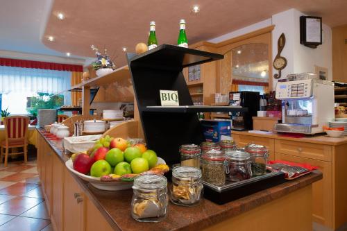 餐飲選擇, HOTEL B&B MARILENA in 利維納隆戈 餐飲選擇, HOTEL B&B MARILENA in 利維納隆戈