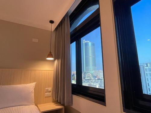 Yoshi Hotel - Tainan Station Branch in Тайнань Yoshi Hotel - Tainan Station Branch in Тайнань