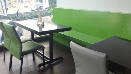 Bar/lounge, favehotel Pluit Junction in Jakarta Bar/lounge, favehotel Pluit Junction in Jakarta
