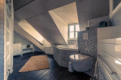 Bathroom, Oriental Cozy Loft - Orientalisches gemutliches Loft in Weibern Bathroom, Oriental Cozy Loft - Orientalisches gemutliches Loft in Weibern