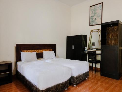 Hotel Mahkota Plengkung in Kalipuro Hotel Mahkota Plengkung in Kalipuro