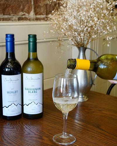 Bar/lounge, Wiley Park Hotel near Lakemba Mosque Bar/lounge, Wiley Park Hotel near Lakemba Mosque