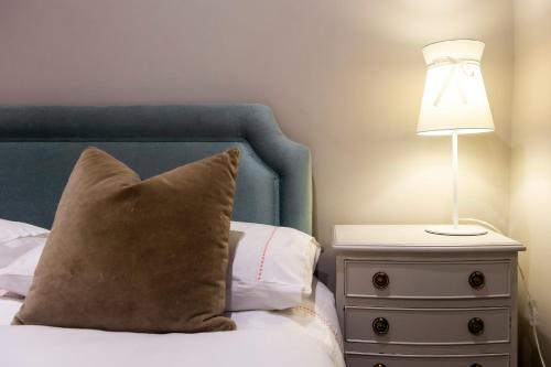 Hamilton Place - Beautiful and central city apartment with private entrance sleeps 4 - image 14