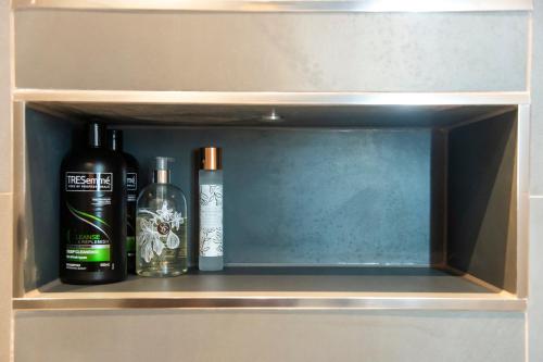 Hamilton Place - Beautiful and central city apartment with private entrance sleeps 4 - image 10