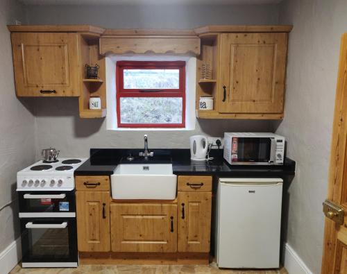 Kitchen, Glenkeel Cottage in Manorhamilton Kitchen, Glenkeel Cottage in Manorhamilton