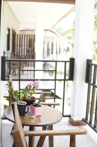 Balcony/terrace, Palm Scenery Resort in Haadson Beach Balcony/terrace, Palm Scenery Resort in Haadson Beach