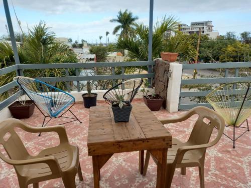 Balcony/terrace, Bermejo Hostel in La Paz Balcony/terrace, Bermejo Hostel in La Paz
