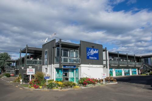 Exterior view, Alpha Motor Inn in Palmerston North Exterior view, Alpha Motor Inn in Palmerston North