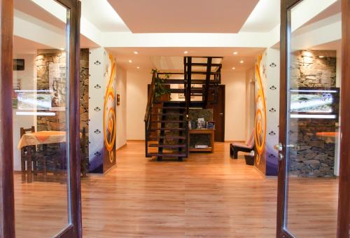 Lobby, Hosteria Los Gnomos in El Calafate Lobby, Hosteria Los Gnomos in El Calafate