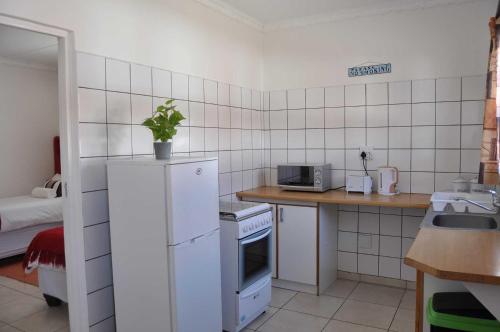 מטבח, Timo's guesthouse accommodation in Luderitz מטבח, Timo's guesthouse accommodation in Luderitz