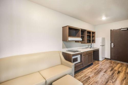 設施, WoodSpring Suites Bradenton in 布拉丁頓 (FL) 設施, WoodSpring Suites Bradenton in 布拉丁頓 (FL)
