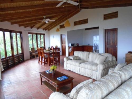 Cabier Ocean Lodge in Crochu Cabier Ocean Lodge in Crochu