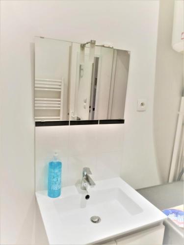 ห้องน้ำ, APPARTEMENT PROCHE CENTRE VILLE, GARE ET AUTOROUTE in เมเลิง ห้องน้ำ, APPARTEMENT PROCHE CENTRE VILLE, GARE ET AUTOROUTE in เมเลิง
