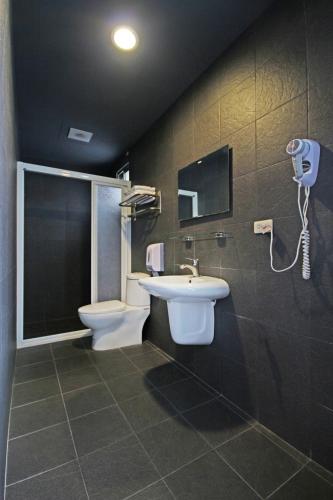 Bathroom, Fun Trip - Little Castle & Oscar Guest House in Taitung Bathroom, Fun Trip - Little Castle & Oscar Guest House in Taitung