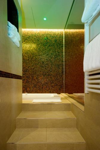 Bathroom, Hotel Glamour in Bassano Del Grappa Bathroom, Hotel Glamour in Bassano Del Grappa