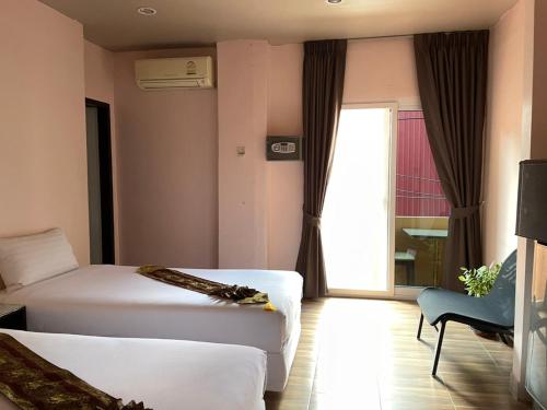 Sureena Hotel near The Avenue Shopping Mall Sureena Hotel near The Avenue Shopping Mall