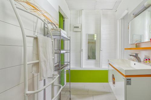 Baño, Bungalow charmant a Riviere-Salee avec terrasse privee in Riviere-Salee Baño, Bungalow charmant a Riviere-Salee avec terrasse privee in Riviere-Salee