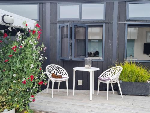 Aroha Tiny House Peka Peka in Waikanae Aroha Tiny House Peka Peka in Waikanae