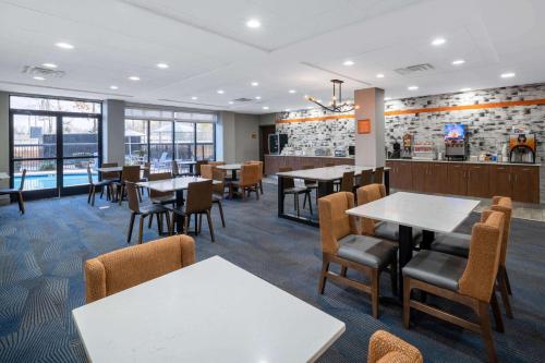 餐飲選擇, 阿爾巴尼溫德姆拉昆塔套房酒店 (La Quinta Inn and Suites by Wyndham-Albany GA) in 奧爾巴尼 (GA) 餐飲選擇, 阿爾巴尼溫德姆拉昆塔套房酒店 (La Quinta Inn and Suites by Wyndham-Albany GA) in 奧爾巴尼 (GA)