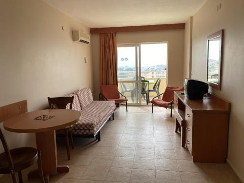 Tuntas Family Suites Kusadasi in Кушадаси Tuntas Family Suites Kusadasi in Кушадаси