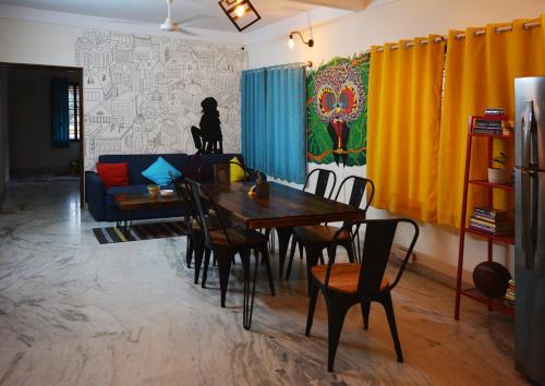 Shared lounge/TV area, The Hood CoLiving Space & Hostel in Kormangala Shared lounge/TV area, The Hood CoLiving Space & Hostel in Kormangala