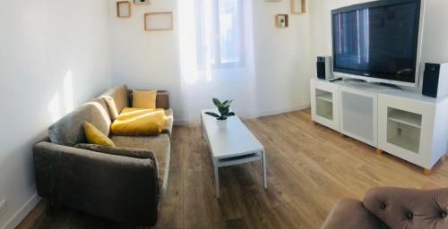 Guestroom, L'ideal Neuilly sur Marne in Neuilly-sur-Marne Guestroom, L'ideal Neuilly sur Marne in Neuilly-sur-Marne