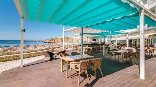 Varanda/terraço, Hotel Sol e Mar Albufeira in Albufeira Varanda/terraço, Hotel Sol e Mar Albufeira in Albufeira