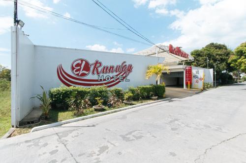 Exterior view, RedDoorz @ EL Runway Hotel Bulacan in Plaridel (Bulacan) Exterior view, RedDoorz @ EL Runway Hotel Bulacan in Plaridel (Bulacan)