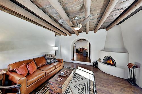 Pueblo Revival Home - Kiva Fireplace - Near Plaza home Taos 