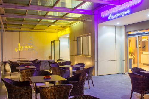 Bar/ Salón, MERINA HOTEL in Yaounde Bar/ Salón, MERINA HOTEL in Yaounde