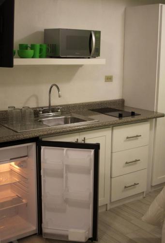 Kitchen, Super Precio in Zone 9 Kitchen, Super Precio in Zone 9