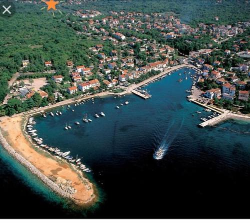 المرافق, Apartment 4693-1 for max. 6 pers. in Malinska in مالينسكا المرافق, Apartment 4693-1 for max. 6 pers. in Malinska in مالينسكا