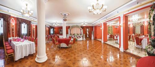 Restaurant, Hotel Nevsky in Budënnovsk Restaurant, Hotel Nevsky in Budënnovsk