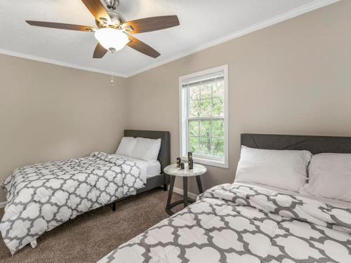 Gorgeous East Village Home Near Downtown Sleeps 12 5 bedrooms Coffee BBQ AC Parking in East Atlanta Gorgeous East Village Home Near Downtown Sleeps 12 5 bedrooms Coffee BBQ AC Parking in East Atlanta