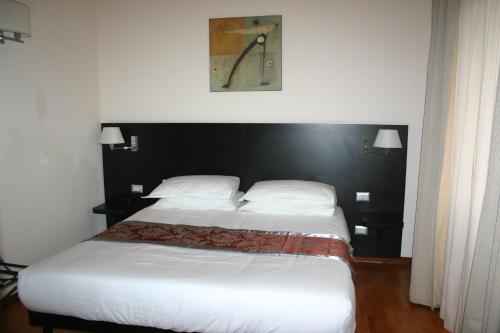 This photo about Regal Park Hotel shared on HyHotel.com