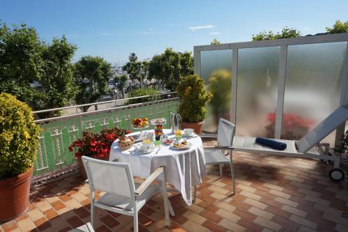 โรงแรมสเปลนดิด (Splendid Hotel) in กลางเมืองคานส์ โรงแรมสเปลนดิด (Splendid Hotel) in กลางเมืองคานส์