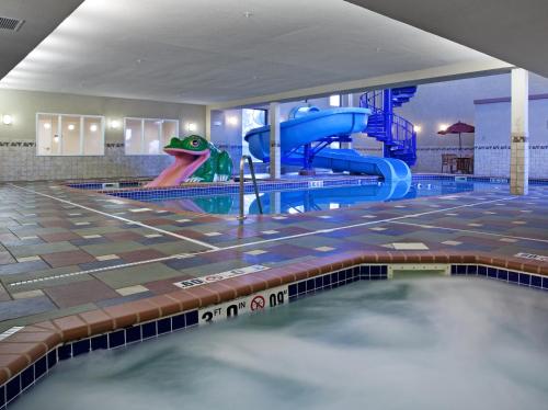 泳池, Holiday Inn Express Hotel & Suites Longmont By IHG in 朗蒙特 (CO) 泳池, Holiday Inn Express Hotel & Suites Longmont By IHG in 朗蒙特 (CO)