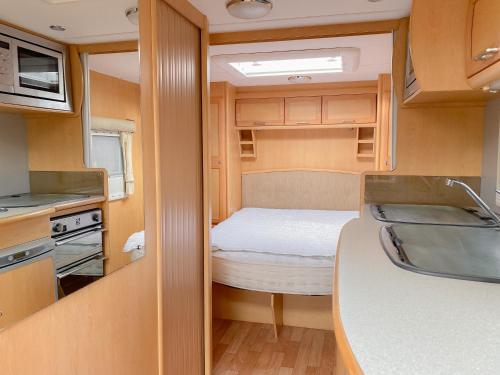 StayZo Cosy Touring Caravan With fixed Double Bed and Free Wi-Fi located in the Chiltern Hills in Amersham StayZo Cosy Touring Caravan With fixed Double Bed and Free Wi-Fi located in the Chiltern Hills in Amersham