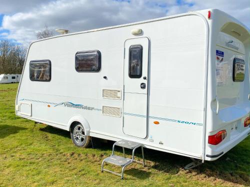 zahrada, StayZo Countryside Caravan with View - Free Wi-Fi in the Chiltern Hills in Amersham zahrada, StayZo Countryside Caravan with View - Free Wi-Fi in the Chiltern Hills in Amersham