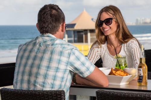 Golden Riviera Beach Resort in Tugun Golden Riviera Beach Resort in Tugun